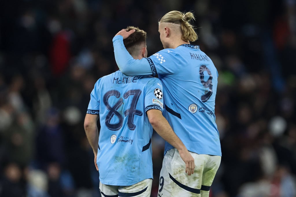 James McAtee mit Erling Haaland.