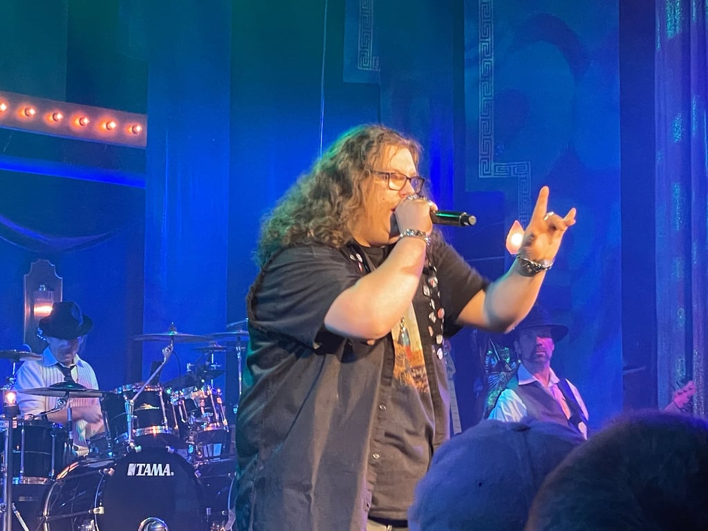 Rockte als Monster Magnet drei Tage lang beim Weihnachtssingen des Objekt 5 das Steintor: „Fischi“ alias Niclas Scholz. Am Samstag steht der Blacktane-Frontmann schon wieder auf der Bühne.