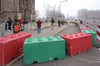 Betonsperren sollten den Magdeburger Weihnachtsmarkt schützen. Eine zu große Lücke in der Ernst-Reuter-Allee begünstigte den Anschlag jedoch.