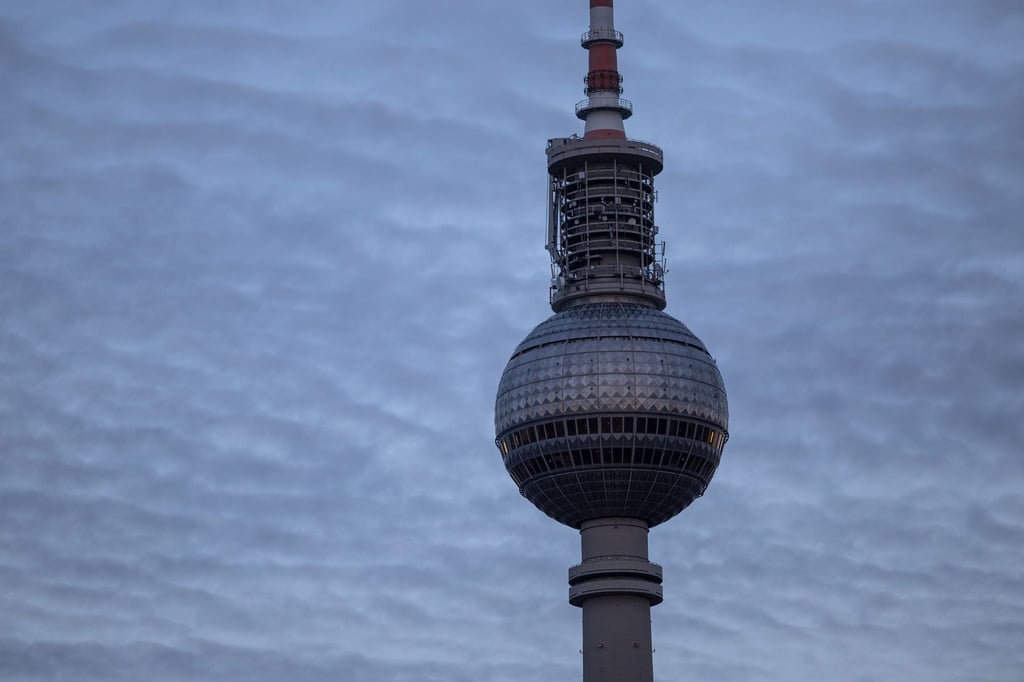 Einige Bereiche des Alexanderplatzes wurden in Fernsehturm-Nähe gesperrt (Archivbild)