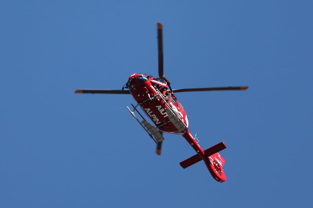 Auch beim Super-G in Bormio war wegen eines heftigen Sturzes der Rettungshubschrauber im Einsatz.
