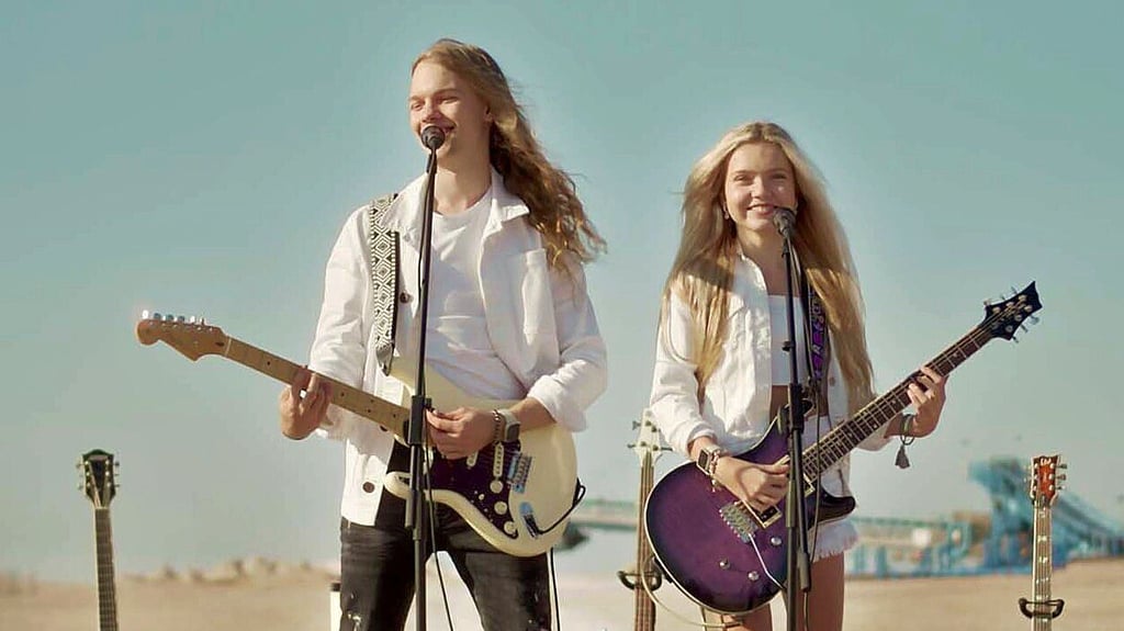 Vorm Förderband des Kalibergs: Noah-Benedikt und Melissa Mandy haben mit dem Lied „Wonderland Sight“ einen Hit gelandet.