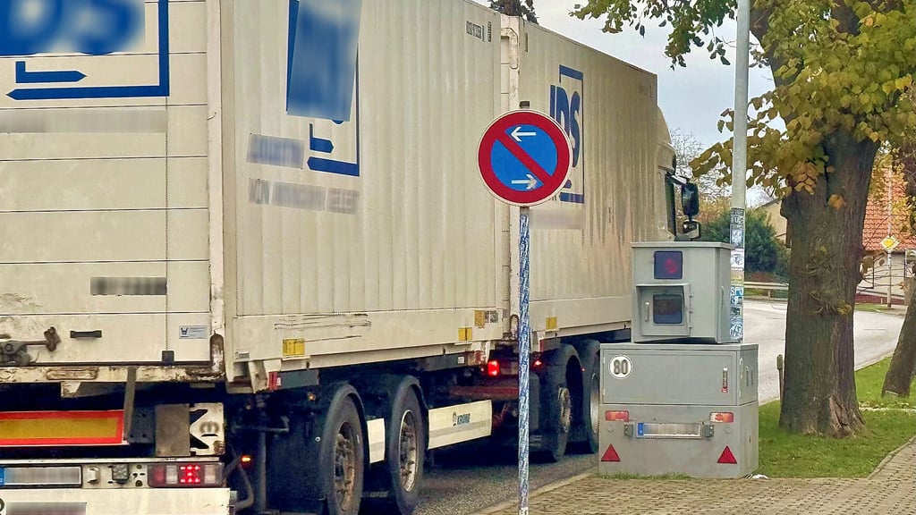 Kampf gegen Raser: Der Blitzeranhänger der Kreisverwaltung Harz ist ab sofort im Einsatz.