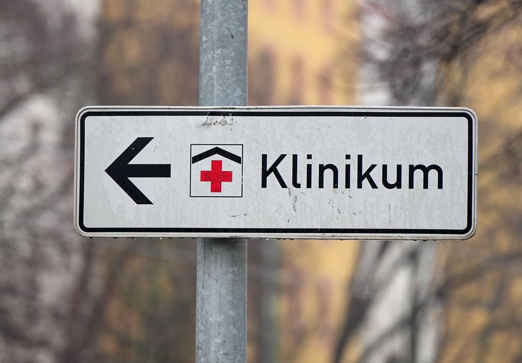 Die Kliniken bereiten sich auf lange Schichten während der Silvesternacht vor. (Symbolbild)