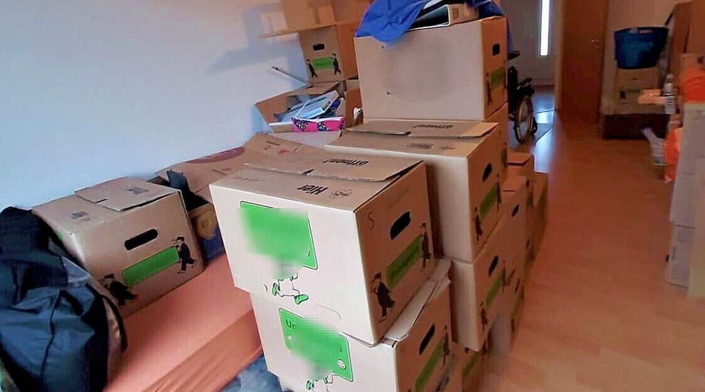 Ärger nach einem Umzug in Dessau: Tagelang blieben die Umzugskartons unausgepackt im Wohnzimmer von Bernd Lukath stehen.