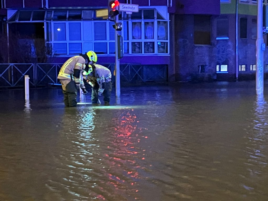 Die Berliner Wasserbetriebe gehen davon aus, dass alle bis Mitternacht wieder Wasser haben. (Foto aktuell)