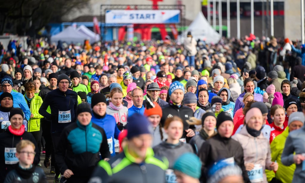 Tausende Teilnehmer ging beim Silvesterlauf in Hannover an Start.