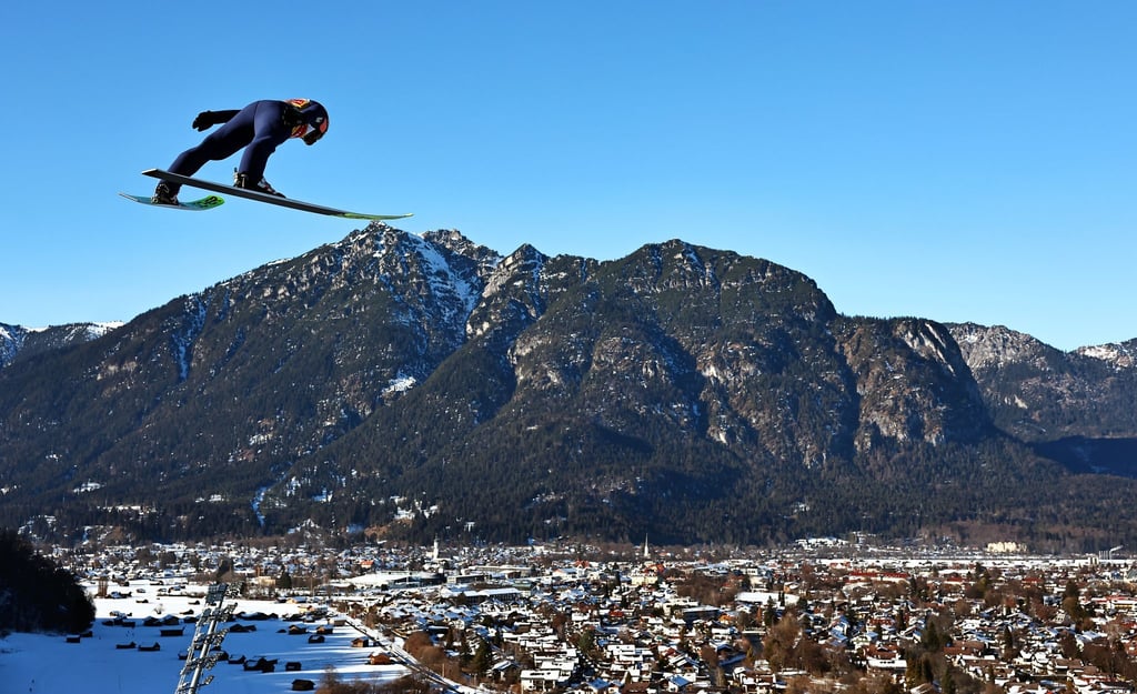 Pius Paschke vor der Kulisse in Garmisch.
