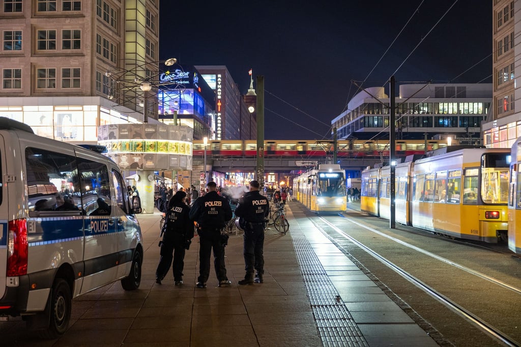 Die Polizei ist in Berlin im Großeinsatz. (Foto aktuell)