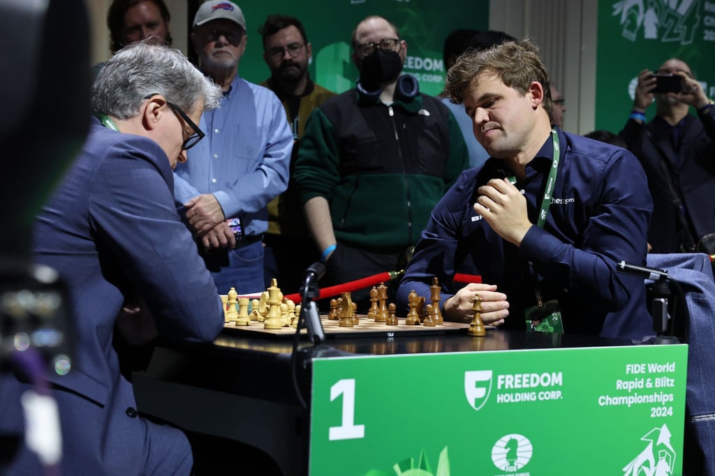 Magnus Carlsen trat zur Blitzschach-WM doch an, in Jeans.