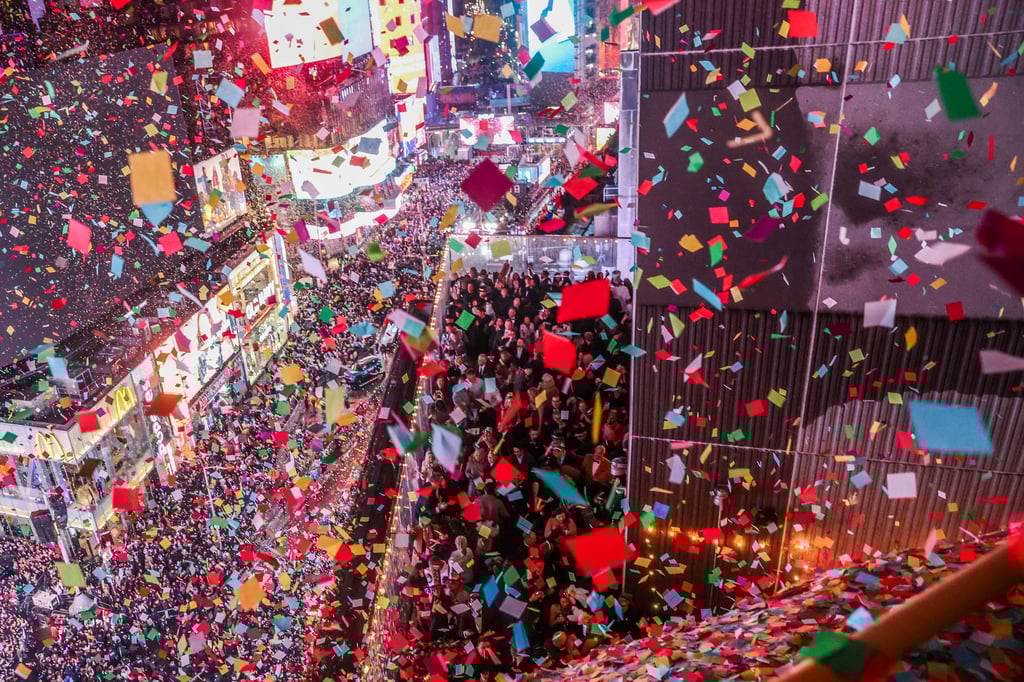 Fröhliche Silvesterparty auf dem Times Square.