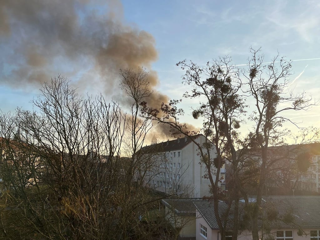 Die Freiwillige Feuerwehr wurde zu einem Balkonbrand nach Burg-Nord gerufen.