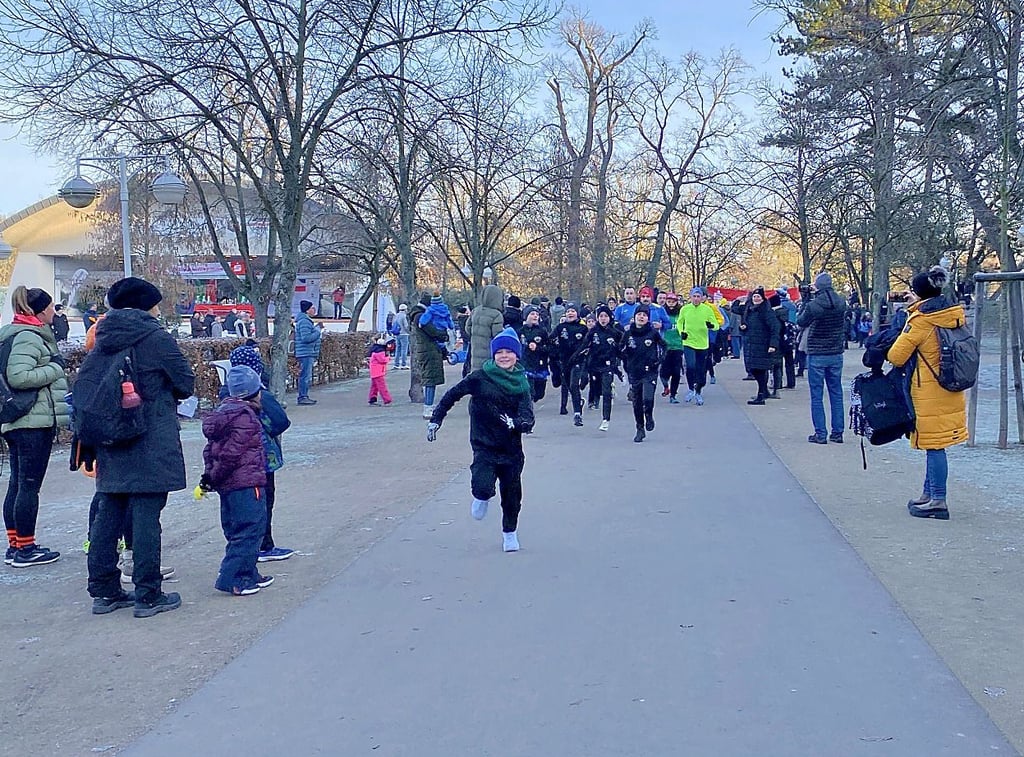 446 Menschen haben am Silvesterlauf teilgenommen.