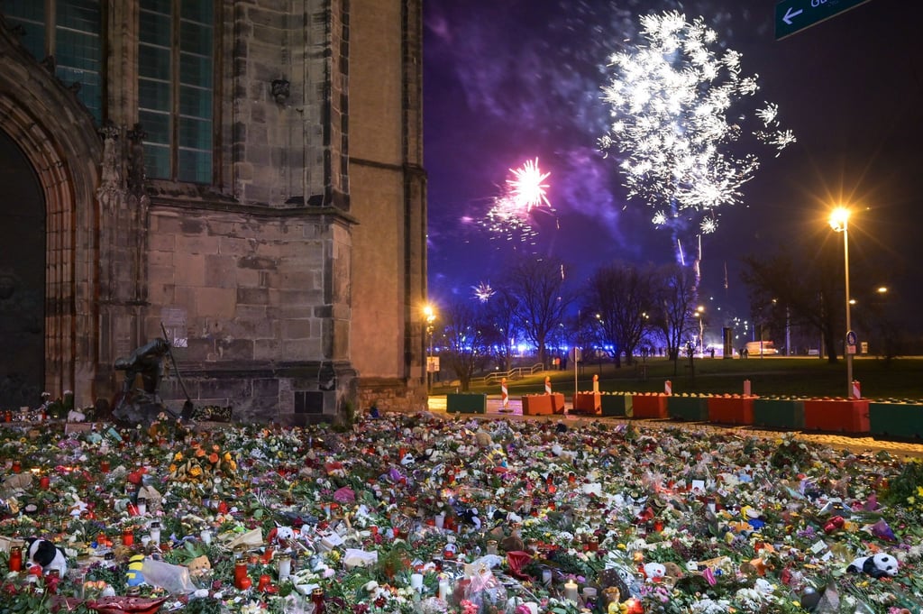 Silvester 2024 in Sachsen-Anhalt: Auch in Magdeburg wurde der Start ins Jahr 2025 mit jeder Menge Böller und Raketen gefeiert.