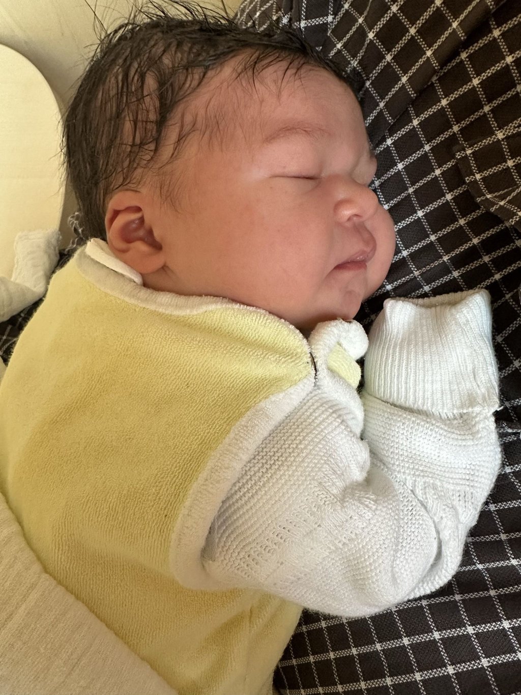 Das erste Neujahrsbaby 2025 im Potsdamer Klinikum Ernst von Bergmann heißt Ryan.