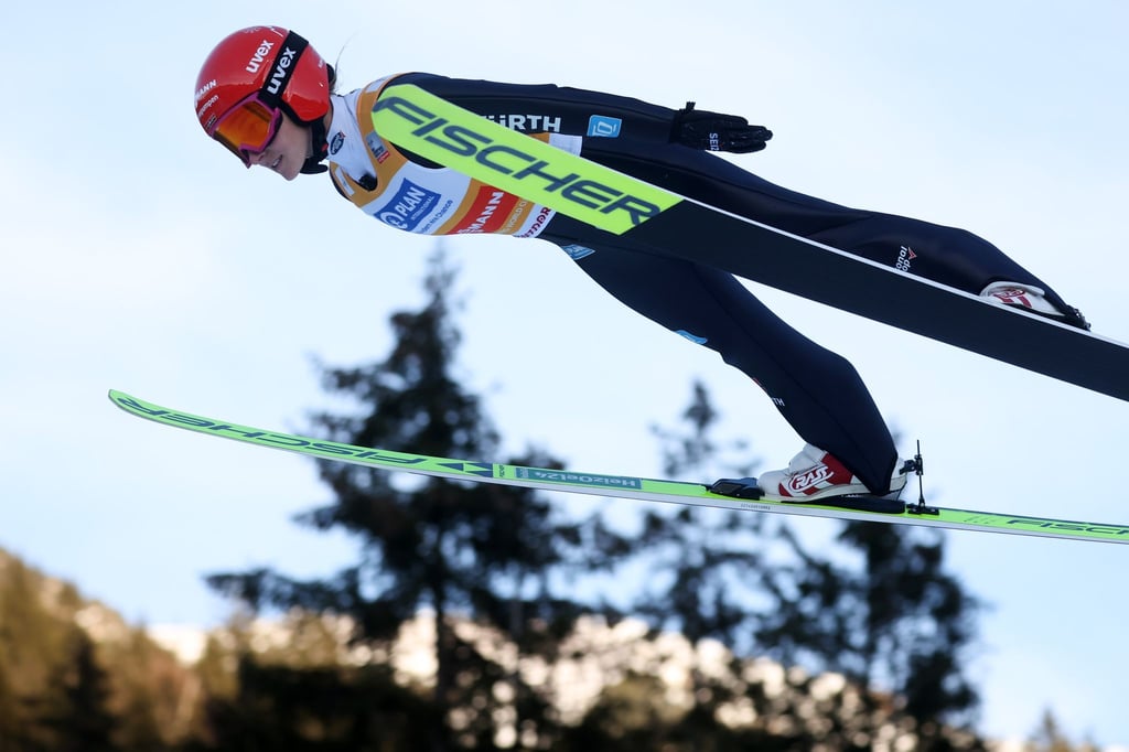 Katharina Schmid auf ihrer Heimschanze.