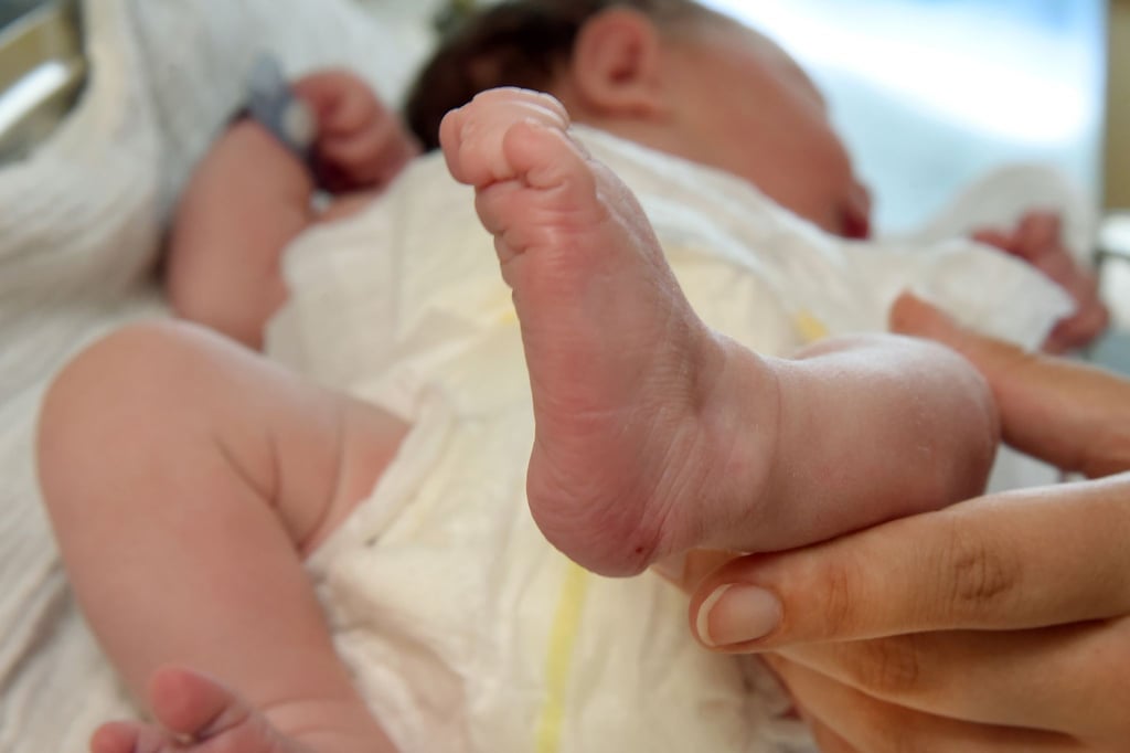 Ein Neujahrsbaby kam schon kurz nach Mitternacht zur Welt. (Symbolbild)