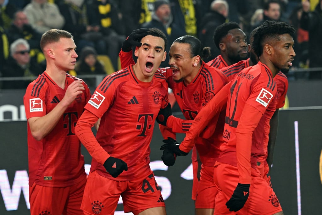 Bei Spielern wie Joshua Kimmich (l), Jamal Musiala (M) und Leroy Sané ist die Bayern-Zukunft offen. Selbiges gilt für Alphonso Davies und Kingsley Coman.