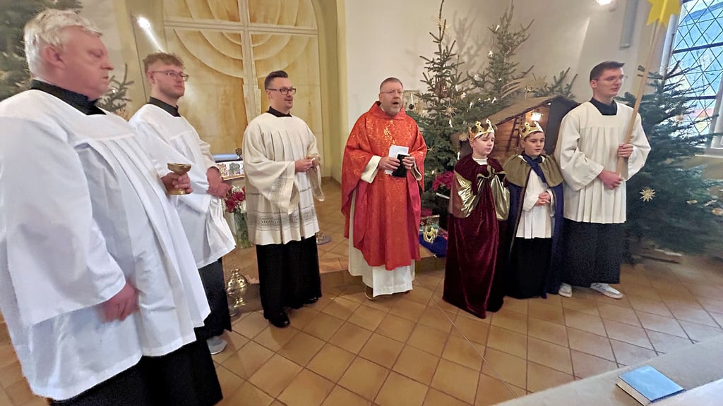 Die Sternsinger der katholischen Kirche Zörbig sammeln Spenden, um Kinderrechte weltweit zu stärken.