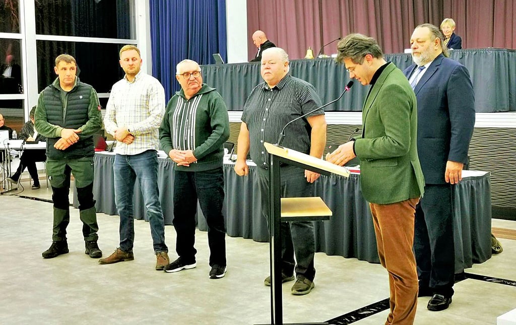 Im Stadtrat im Dezember wurde Michael Mitsching (3.v.r.) bis 2029 zum Kreisjägermeister gewählt. Ihm zur Seite steht ein Jagdbeirat.