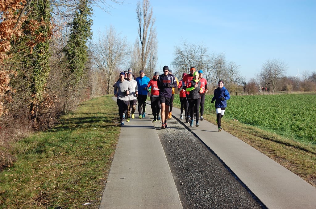 Zielankunft der Läufer am Sportlerheim der SFG Nellschütz.