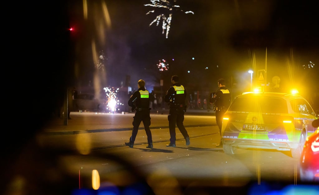 Nach Angaben des niedersächsischen Innenministeriums gab es in der Silvesternacht 1.527 Einsatzlagen.