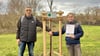 Frank Felber hat seinem Sohn Linus die Baumpatenschaft im Merseburger Südpark zu Weihnachten geschenkt. 