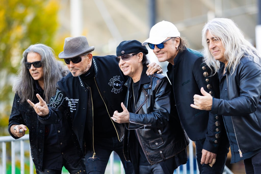 Mikkey Dee, hier rechts im Bild, mit den Scorpions.