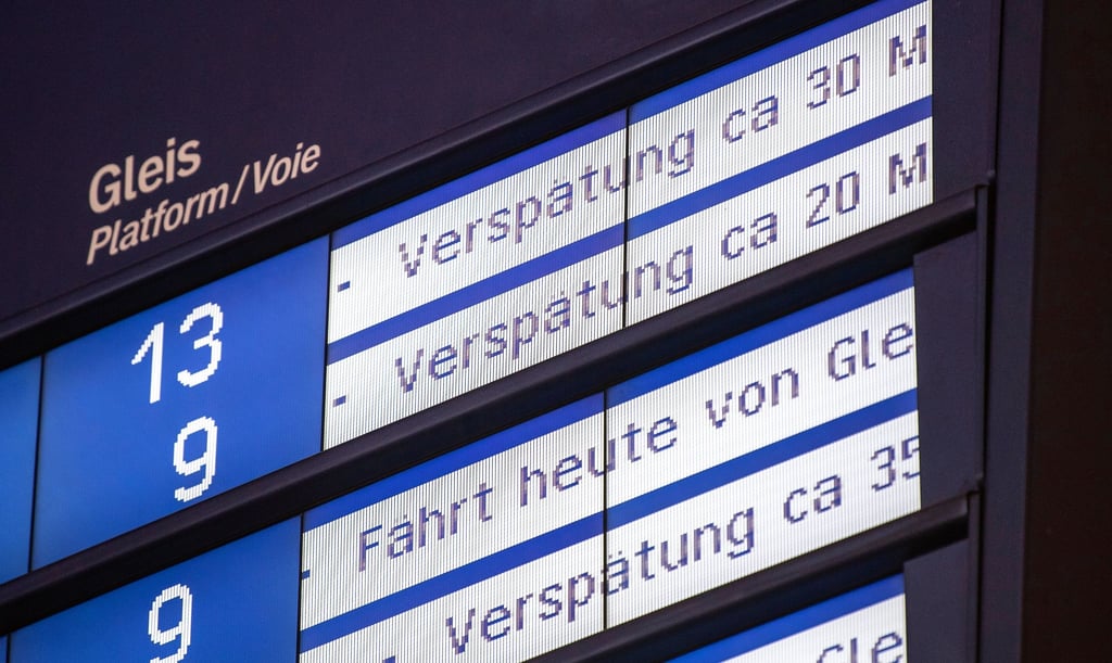Zu Beginn der Fußball-Europameisterschaft war fast jeder zweite Fernzug der Deutschen Bahn verspätet. (Archivbild)