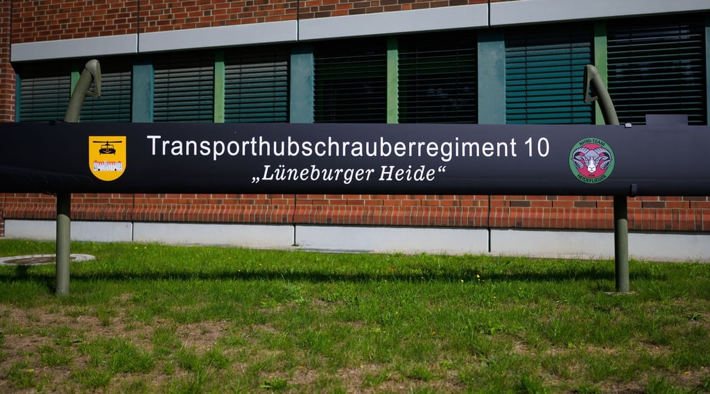 Auf dem Flugplatz des Transporthubschrauberregiments 10 der Bundeswehr ist ein Pilot tödlich verletzt worden. Er war mit einer Privatmaschine unterwegs. (Archivbild)