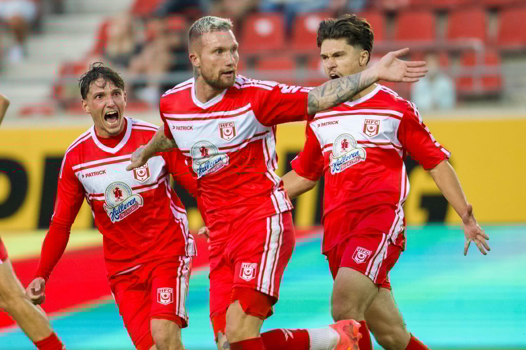Jan Löhmannsröben (M.) steht mit seine Stärke im Zweikampf exemplarisch für den HFC.