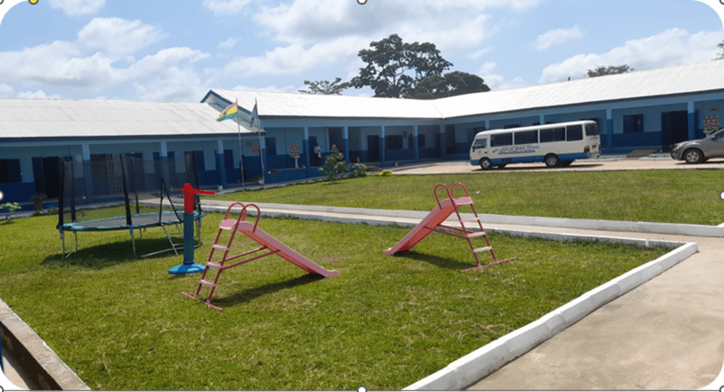 Das mit Hilfe des Rotary Clubs Quedlinburg gebaute Schulzentrum in Nsuta/Ghana.