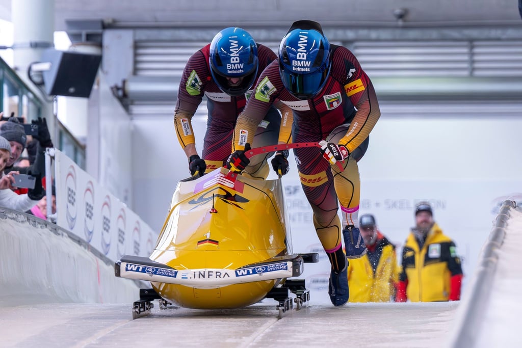 Francesco Friedrich und Alexander Schüller verbessern ihren eigenen Bahnrekord und gewinnen in Winterberg.