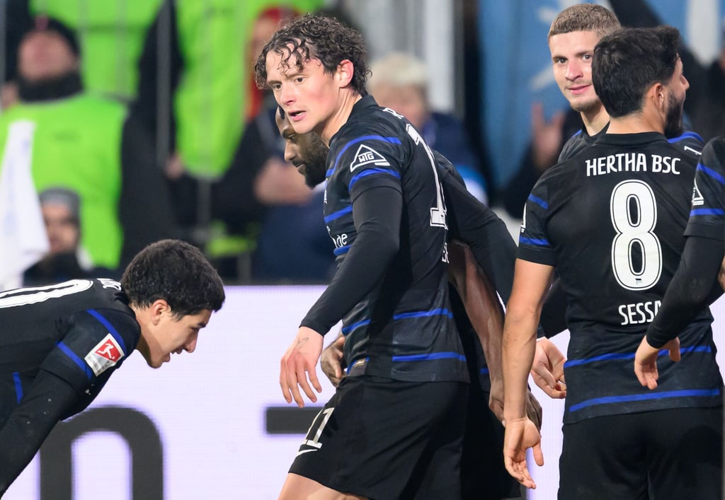 Fabian Reese (M) bereitet sich mit Hertha auf die Rückrunde vor.