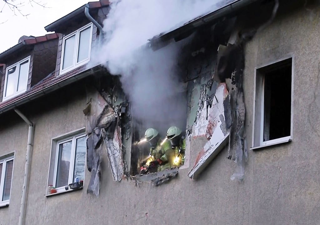 Nach einem Brand in einem Mehrfamilienhaus in Langenhagen ermittelt die Polizei gegen einen Mieter wegen schwerer Brandstiftung.