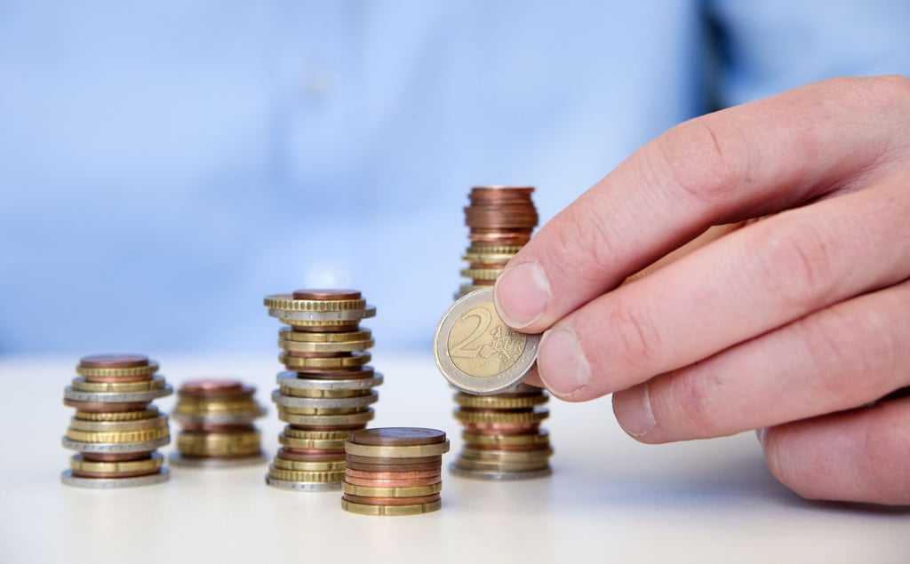 Wer eine Abfindung erhält, muss auch dem Fiskus etwas davon abgeben. Mit manchen Tipps wird die Steuerlast aber geringer.