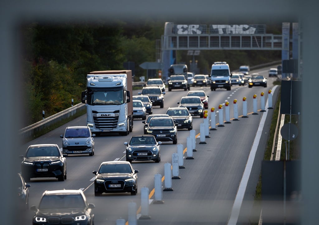 Auf der Avus wird schon seit Oktober gebaut. In der Nacht zu Dienstag ist die Autobahn komplett gesperrt. (Archivbild)