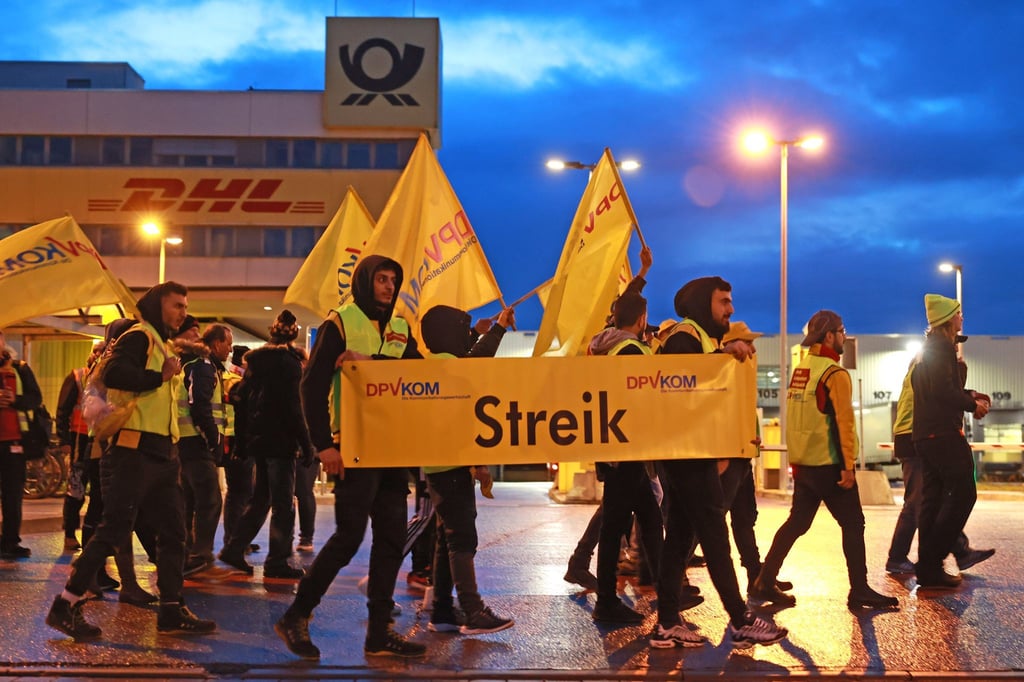 Die Gewerkschaft fordert neben der linearen Entgelterhöhung von mindestens acht Prozent eine Mindesterhöhung der Monatsentgelte um 350 Euro.