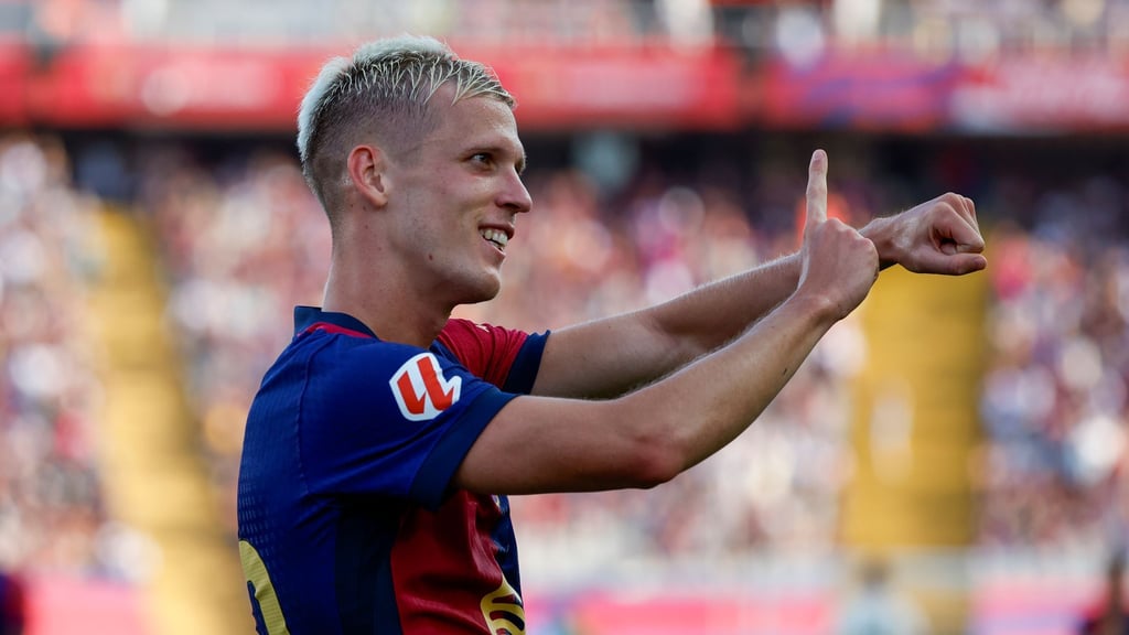 Dani Olmo wartet beim FC Barcelona weiter auf seine Spielberechtigung.