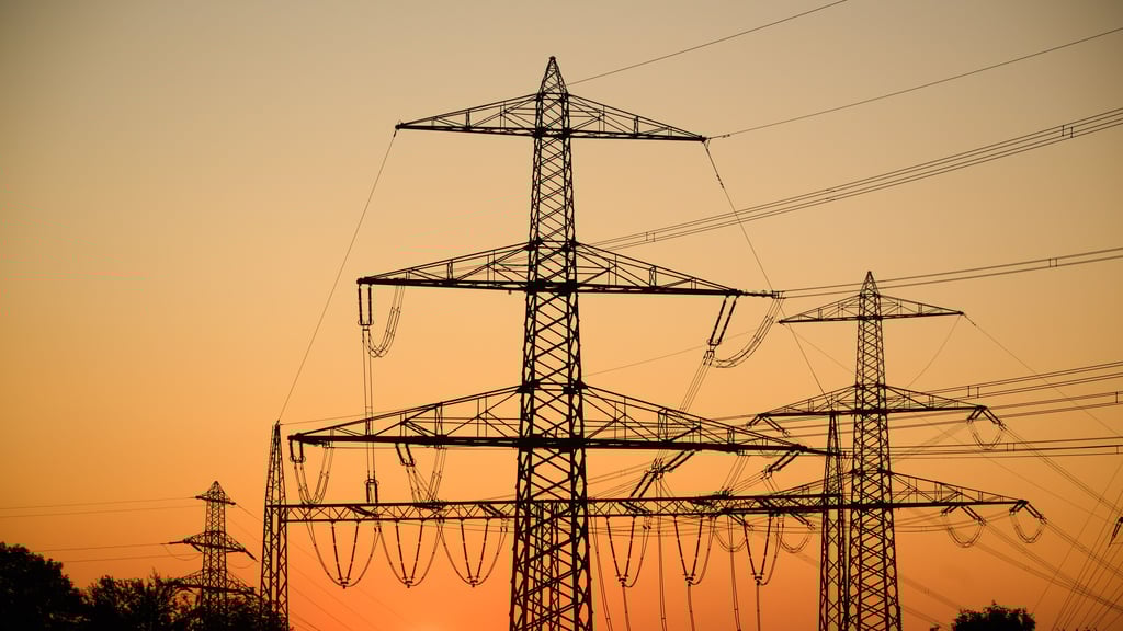 Die enorm gestiegenen Energiepreise belasten insbesondere die Industrieunternehmen.