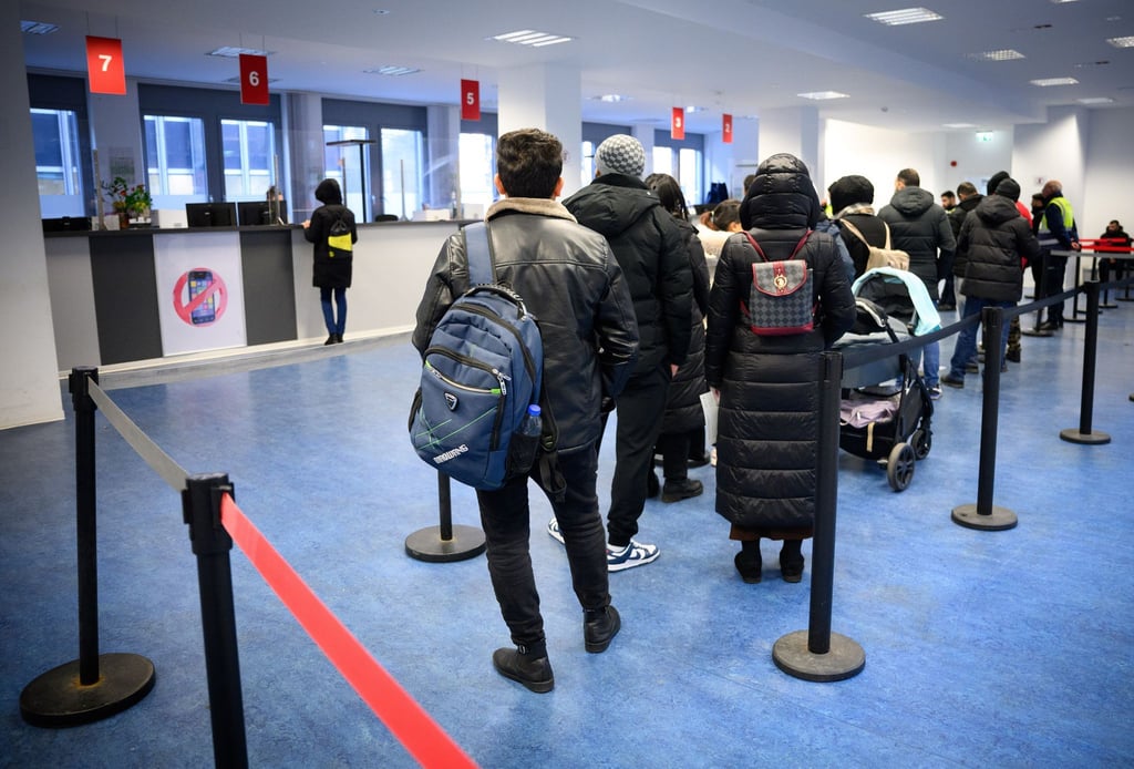 Das Landesamt für Flüchtlingsangelegenheiten hat viele Kunden.