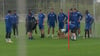 Ein Hirtenhund besuchte den 1. FC Magdeburg beim Training in Side am Dienstag.