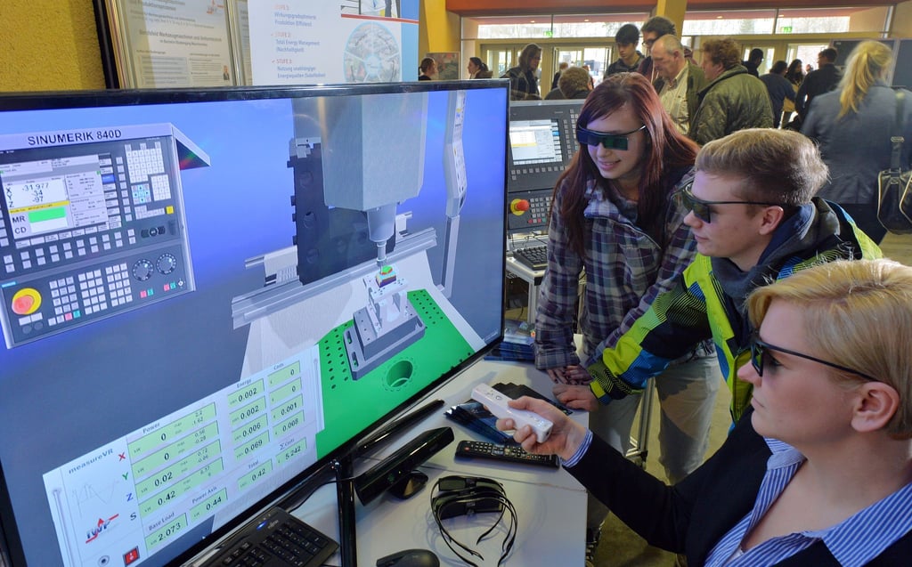 Die Hochschulen in Sachsen zeigen in Experimenten und Vorträgen, welche Studienmöglichkeiten es gibt. (Archivbild)