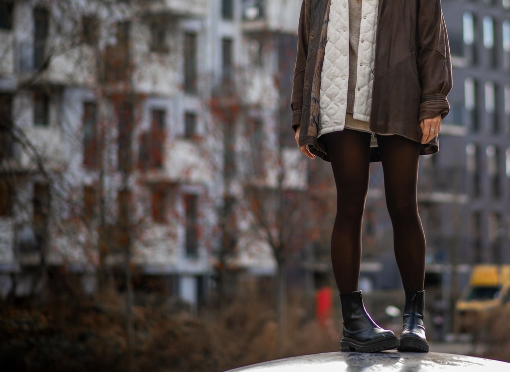 Braune Strumpfhosen liegen in dieser Saison im Trend - richtig kombiniert, geben sie einem Outfit das gewisse Extra.