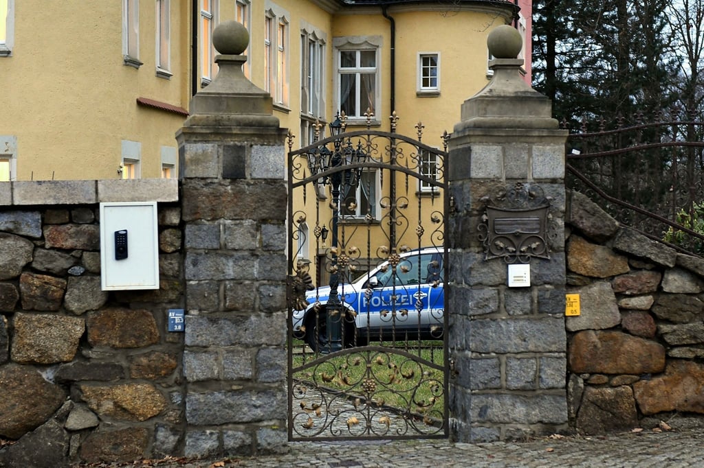Nach einem Einbruch im Schloss Philippi endete die Flucht eines Verdächtigen im Krankenhaus.