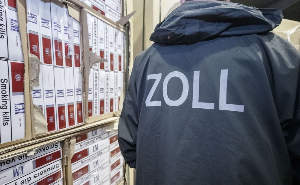 Ein Zigarettenschmuggler wurde vom Zoll erneut erwischt. (Archivbild)