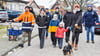 Diese Familien sind mit ihren Kindern und einem Hund aus den Nachbarorten Velsdorf und Wegenstedt angereist, um bei der Winter-Olympiade der Mannhäuser Feuerwehr dabei zu sein.