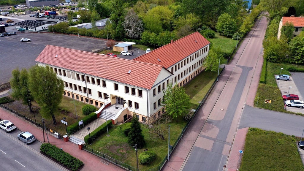 Blick auf das Verwaltungsgebäude in Helbra.