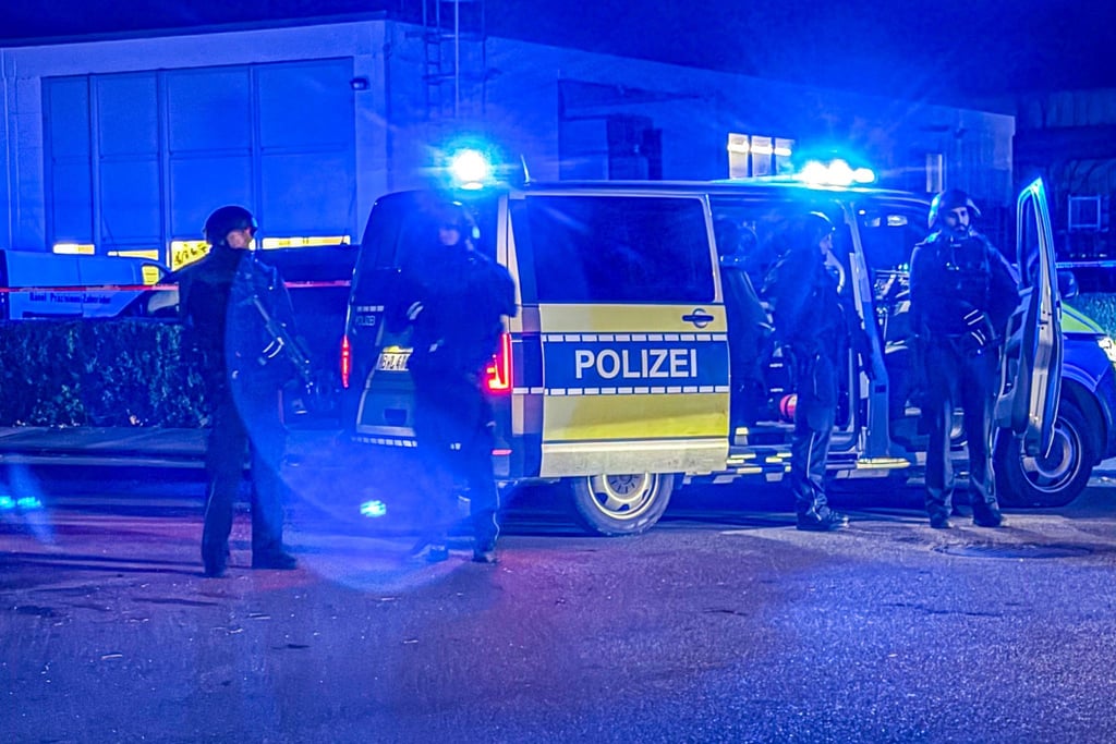 Die Polizei war auch mit Spezialkräften im Einsatz bei der Maschinenbaufirma in Bad Friedrichshall.