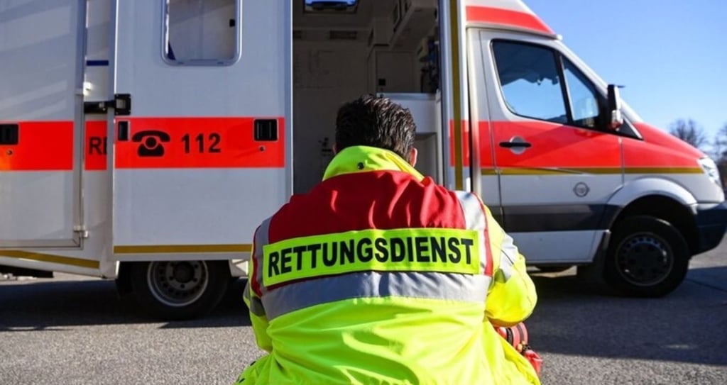 Ein Mann hatte es auf einen Rettungssanitäter in Merseburg abgesehen.